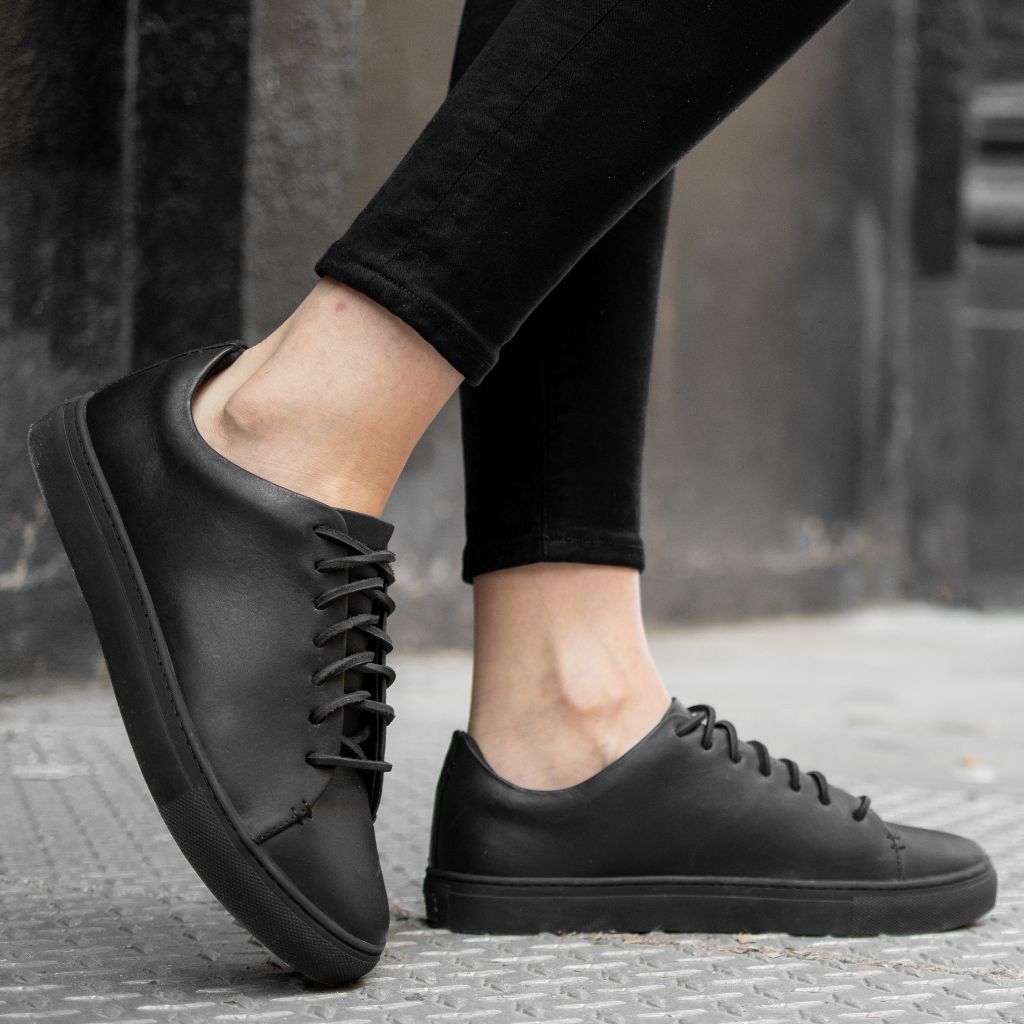 Thursday Women's Premier Low Top Black Vachetta