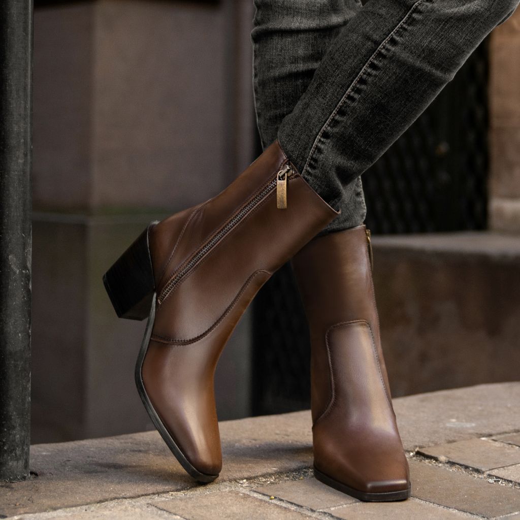 Thursday Boots Soho Zip Chocolate - Click Image to Close